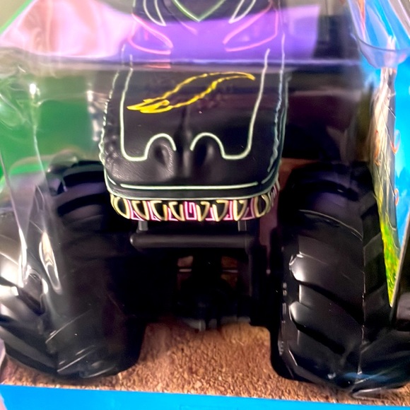 Mega Wrex Hot Wheels Monster Trucks - Picture 5 of 11